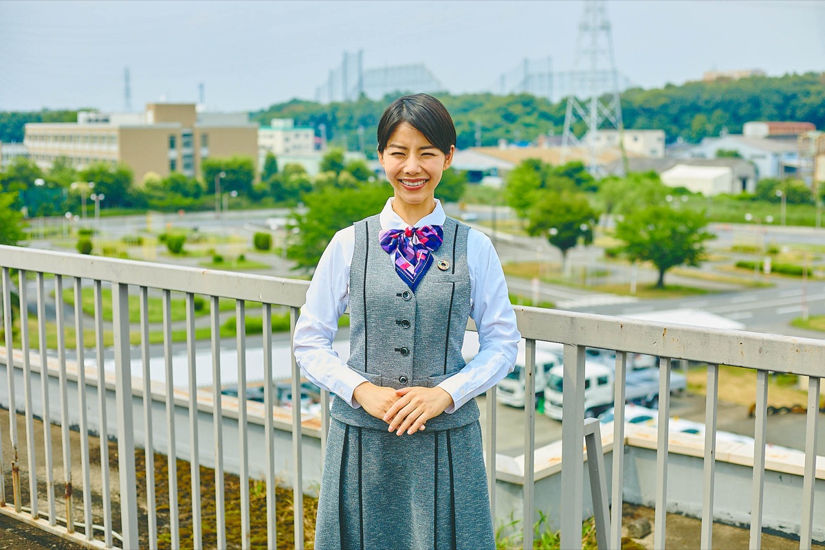 制服姿の窓口スタッフ