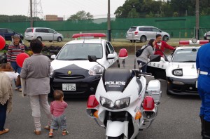 警察車両展示