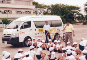 自動車の死角・内輪差の説明