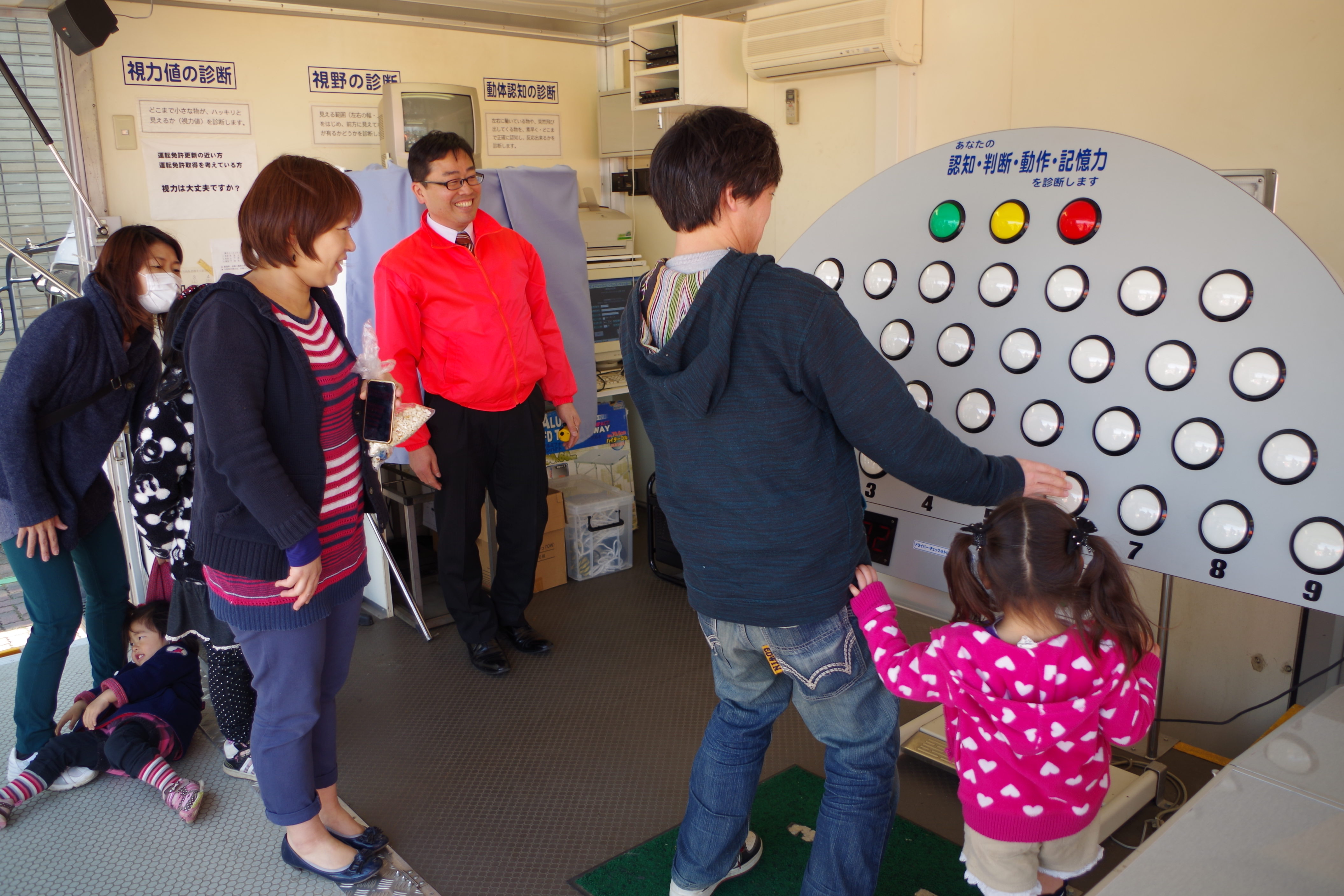 交通安全教育車は子どもも大人も楽しめます