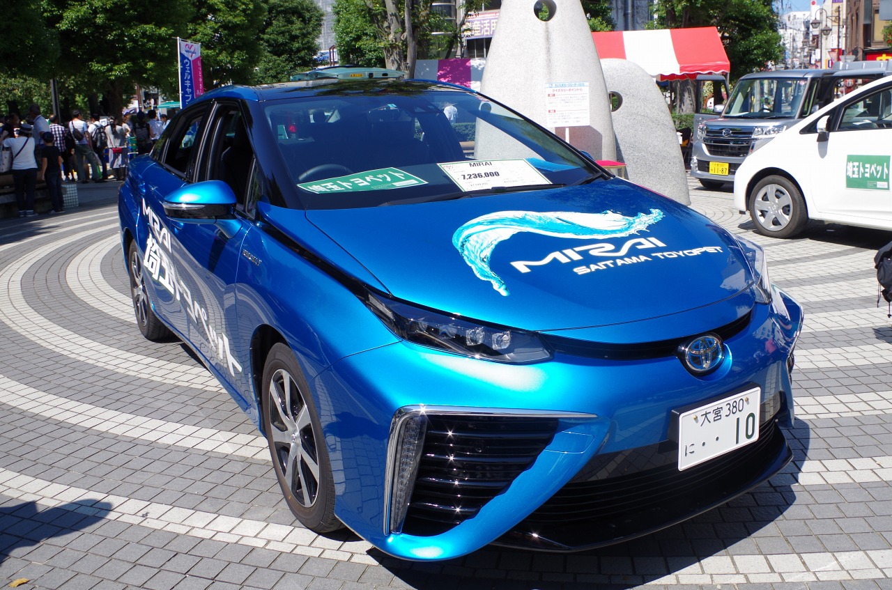 燃料電池自動車トヨタMIRAIをはじめ、様々な車両が展示されていました。