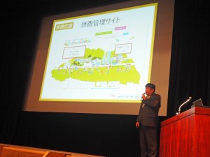 燃費管理サイト「ECOdriveSAITAMA」を紹介する吉村インストラクター