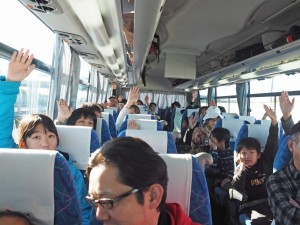 バス車内では環境クイズが行われました。