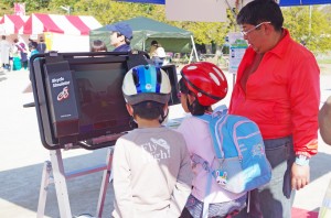 自転車シミュレーターの様子