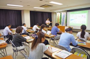 座学でエコドライブの知識を身に付けます