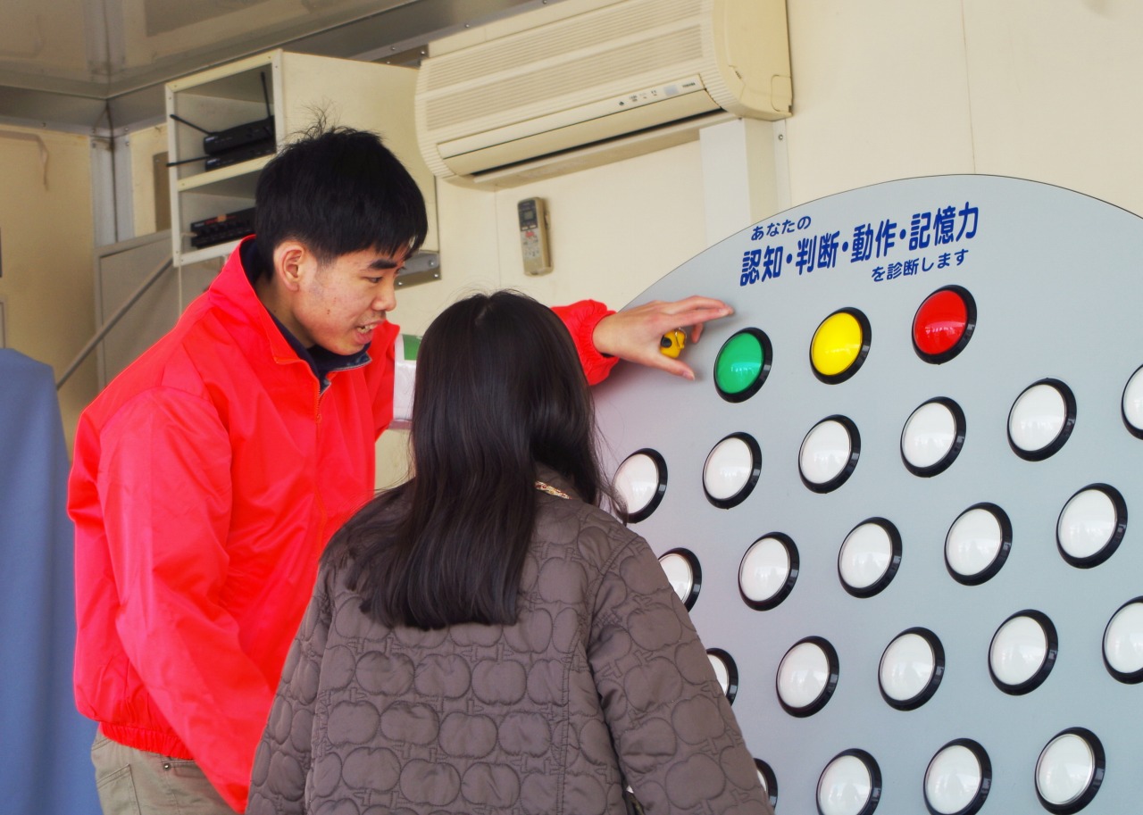 自身の反応速度を調べることができる「点灯くん」