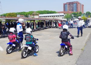 こどもバイク体験に参加する未来のライダー達