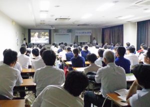 教室で座学も行われました