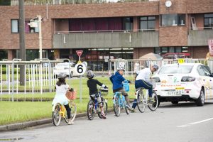 自転車で障害物を避けるときは、よ～く確認！