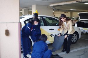 お客さまの車を綺麗にします